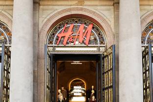 H&M ajusta sus estructuras en España: ERE sobre 1.100 trabajadores y cierre de 30 tiendas