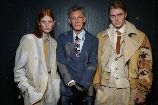 Fashion Week Homme : une silhouette graphique chez Hermès, tourbillon de couleurs chez SuperKid