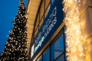 Lichterfest und Kinderchor im Halle Leipzig The Style Outlets