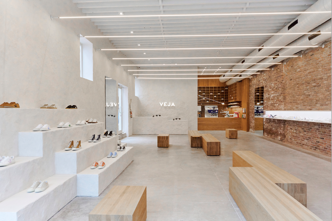 Intérieur de la boutique Veja de Brooklyn.