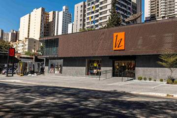 Liz inaugura megastore em SP