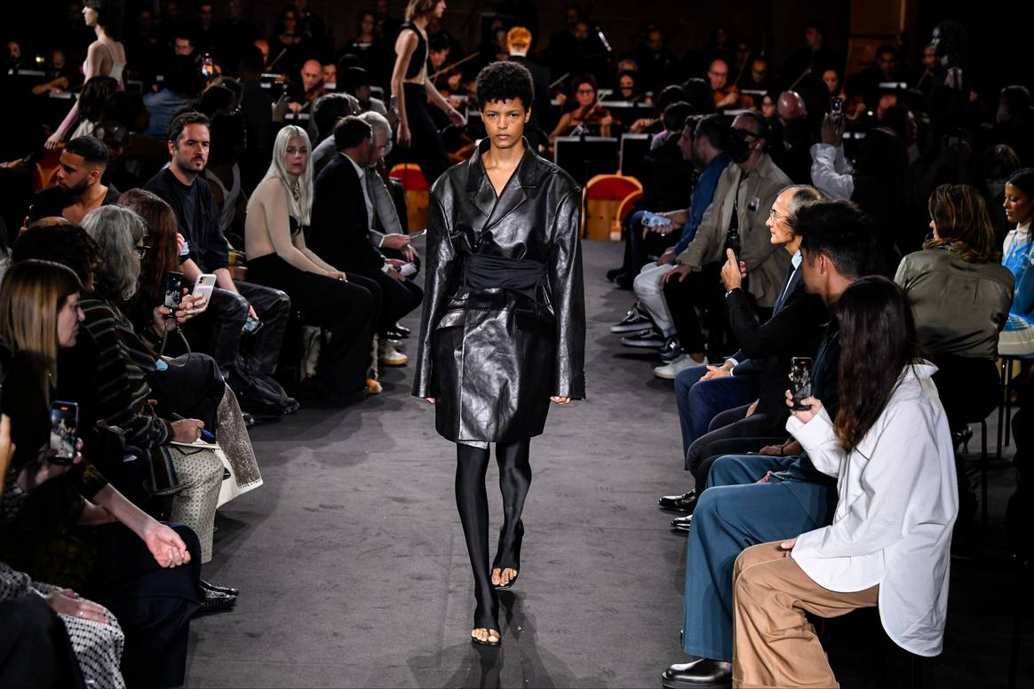 MM6 Maison Margiela, SS23. Crédit : Catwalkpictures.