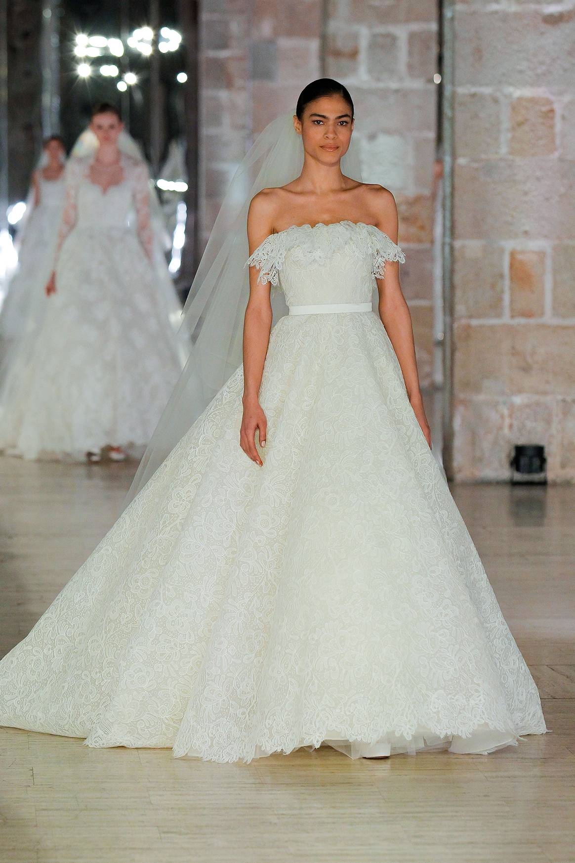 Photo Credits: Desfile de la colección de moda nupcial de Elie Saab “A Sense of Wonder” durante la “Bridal Night” de la Barcelona Bridal Fashion Week. Fotografía de cortesía.