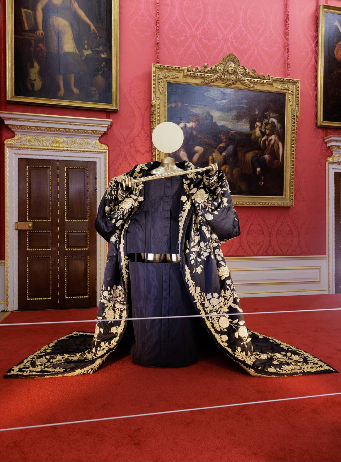 Foto: Historic Royal Palaces; Crown to Couture tentoonstelling