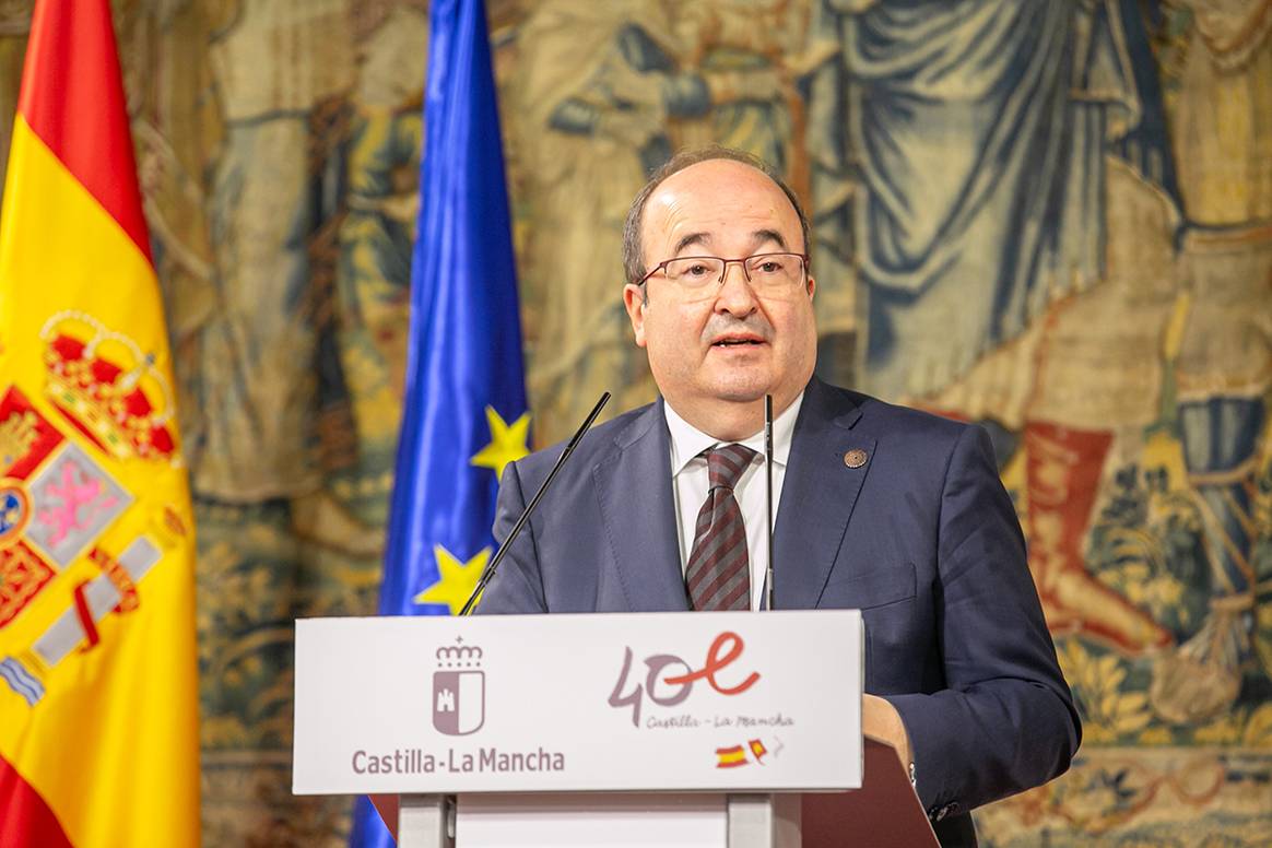 Photo Credits: Miquel Iceta, ministro de Cultura y Deporte, durante su reunión junto a Emiliano García-Page, presidente de Castilla-La Mancha, posterior a la constitución de la Mesa de la Moda de Autor en Toledo. D. Esteban González, JCCM.