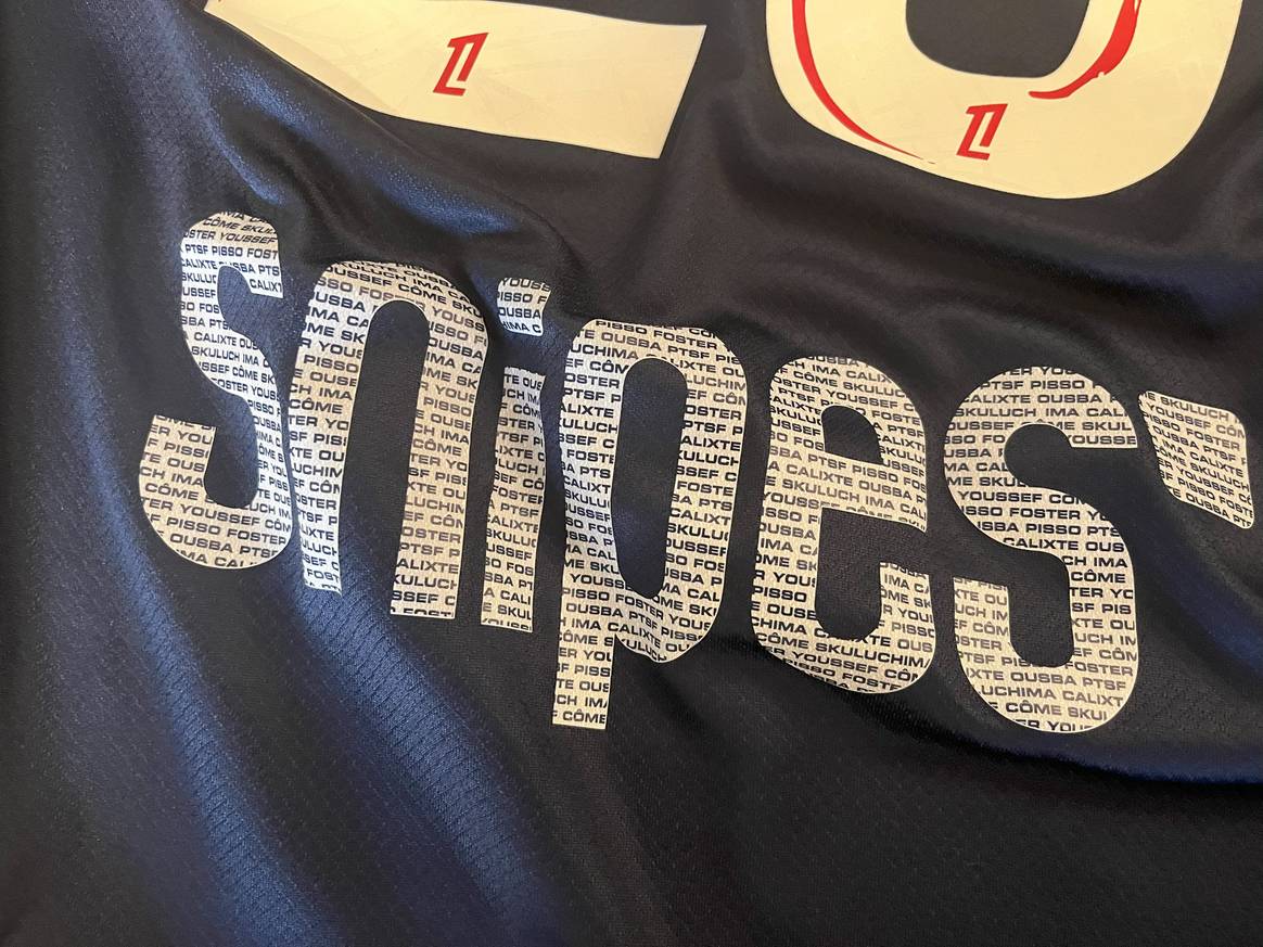 Snipes Logo auf dem Trikot von Paris Saint-Germain.