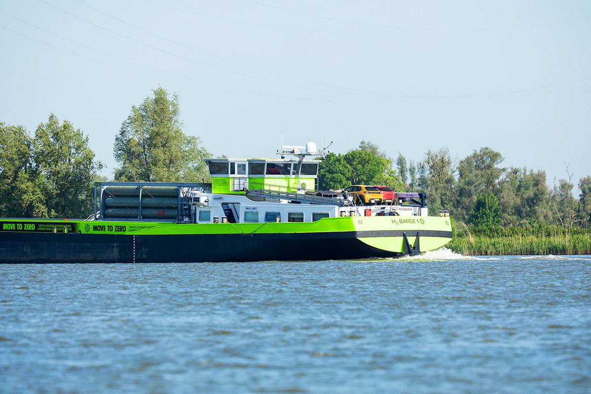 Photo Credits: Vista del “H2 Barge 1” de Nike, primer carguero del mundo propulsado por hidrógeno. Fotografía de cortesía.