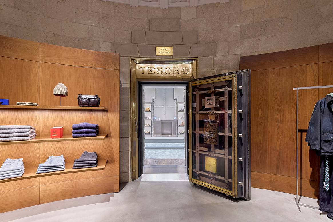 Tienda Zara Man en el 374 de la Via del Corso de Roma (Italia).