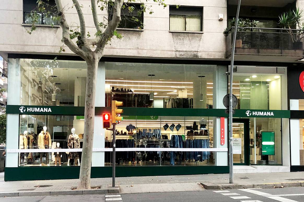 Tienda de Humana en el número 67 de la calle Numancia de Barcelona (España).
