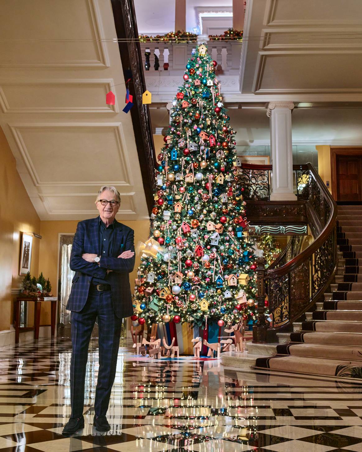 Claridge's Weihnachtsbaum 2024, gestaltet von Paul Smith