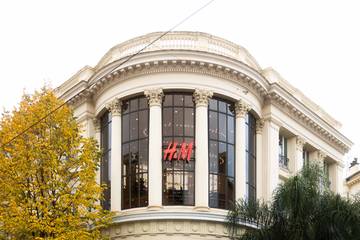 H&M koploper in klantenbinding door trendgevoelige loyaliteitsprogramma's, volgens Sia Partners