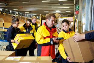 Droht der Paketkollaps? Post und Co. haben vor dem Fest zu kämpfen