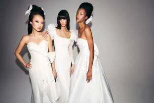 Viktor&Rolf presenteert nieuwe bruidscollectie door middel van show