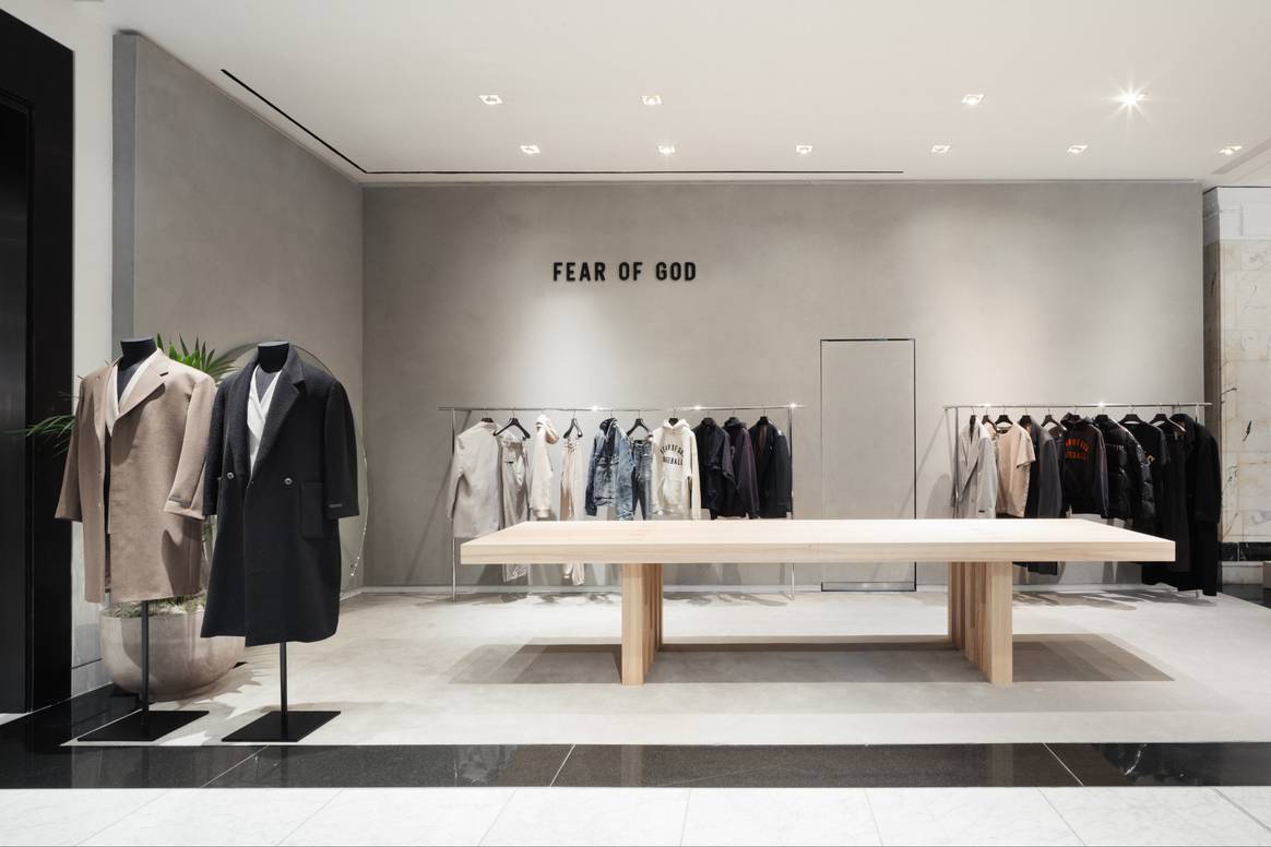 Die Marke Fear of God führt die Bekleidungskategorie an.