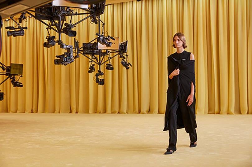 Mfw: Prada esplora il rapporto tra tecnologia e uomo