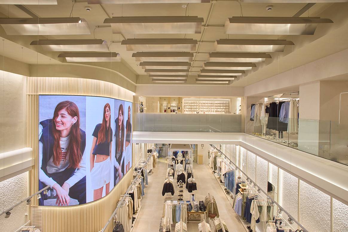 Tienda de Stradivarius en el número 30 de la Gran Vía de Madrid (España).