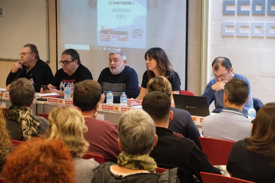 Asamblea de delegados sindicales de la industria del textil y de la confección organizada por CCOO el 28 de octubre en Alcoy (España).