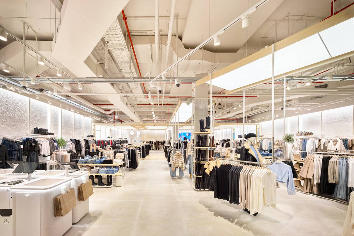 Self-checkout in Stradivarius' Stuttgart store.