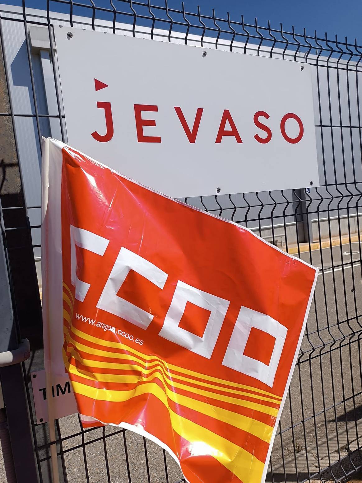 Exterior de una planta de trabajo de Jevaso.