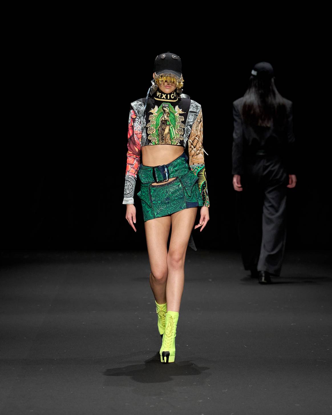 Un look cargado de simbolismo que habla de la historia y cultura de México en prendas totalmente contemporáneas.