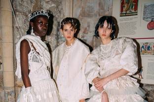 Vídeo: Colección SS22 de Simone Rocha