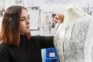 Samsung invites promising graduate Aurélie Fontan to design collection using just a smartphone