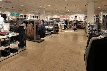 Hema reduziert Jahresverlust und expandiert in Deutschland