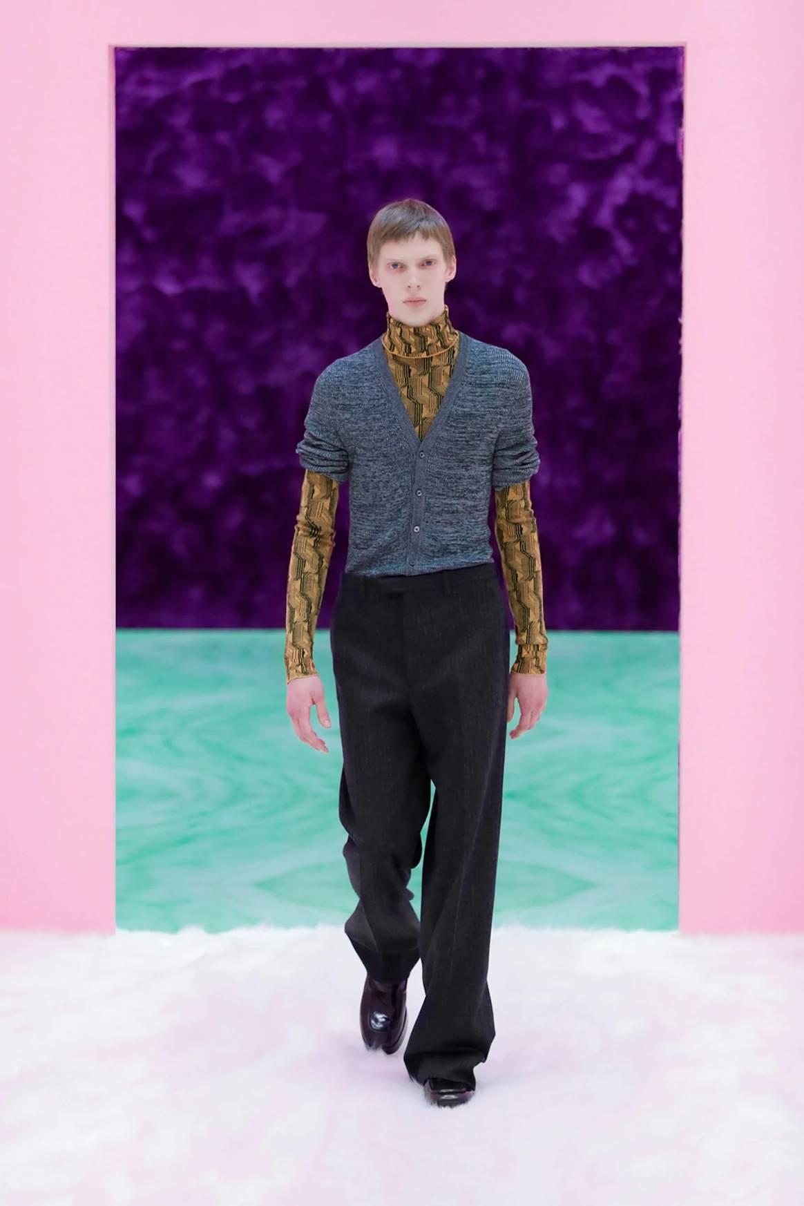 Prada ahonda en su dualismo con una colección de “bodys” masculinos durante la Milan Fashion Week
