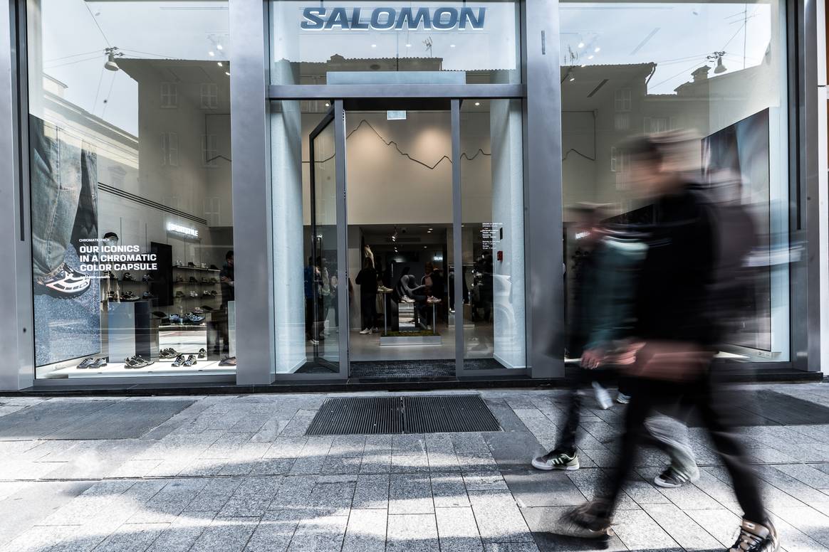 L'ingresso dello store Salomon in corso Garibaldi, a Milano