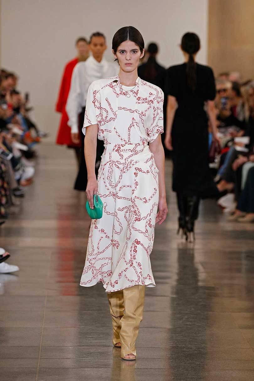 Victoria Beckham goes 'retro' at London Fashion Week show