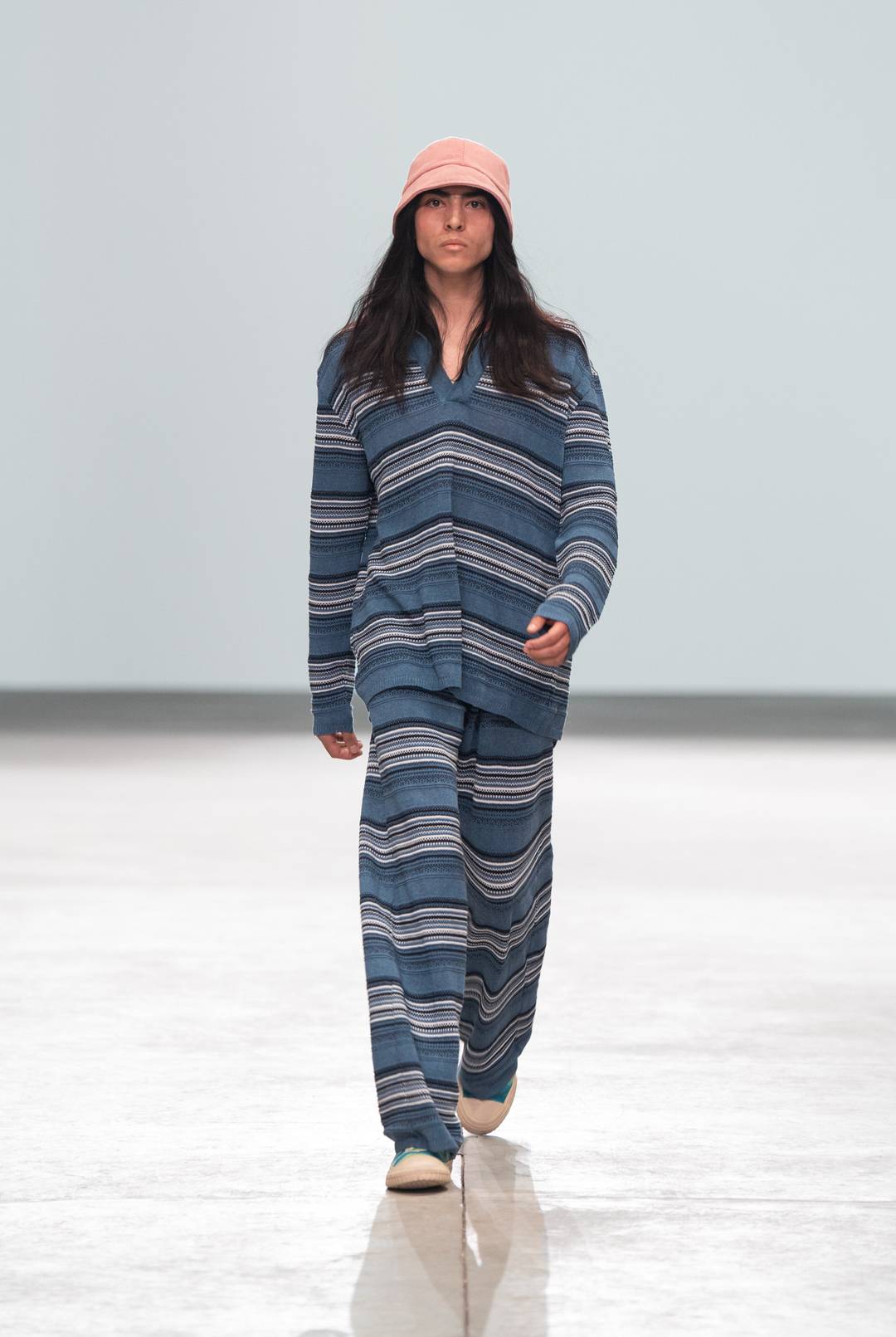 Semiótica presenta un juego visual en sus piezas, despertando curiosidad, movimiento y sensación de tacto incluso a la distancia.