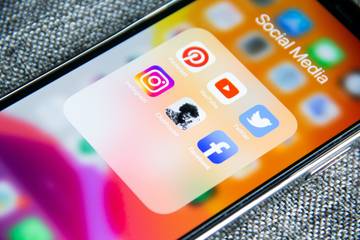 Expert advice: 5 need-to-know social media trends in fashion for 2022