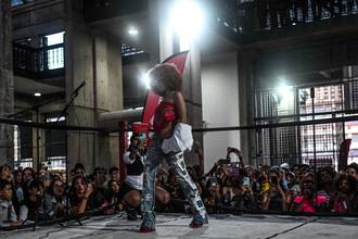 Batalla de "outfits" desafía la moda en Venezuela