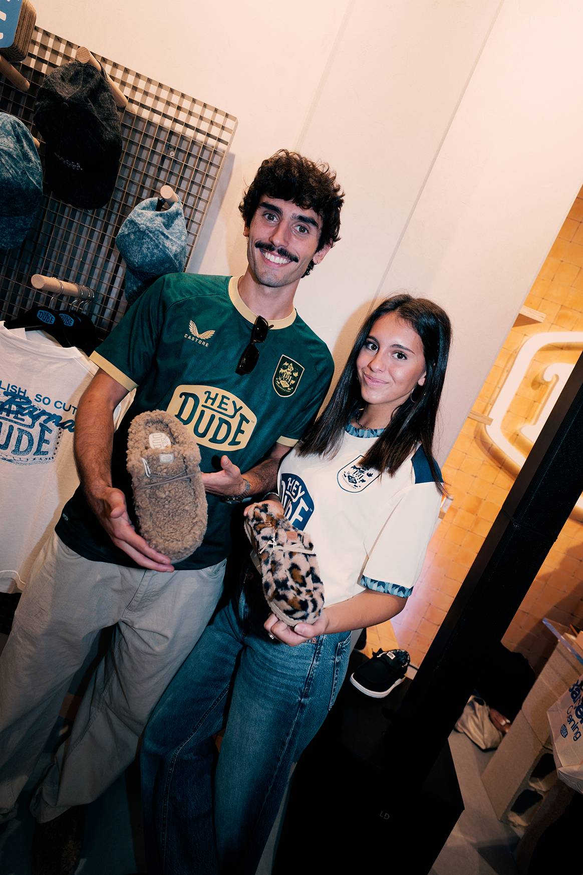 Inauguración de la tienda de HeyDude en el número 24 de la calle de la Canuda de Barcelona (España).