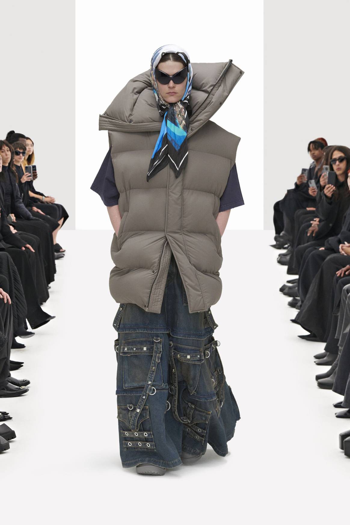 Photo Credits: Balenciaga, colección Primavera 2022.