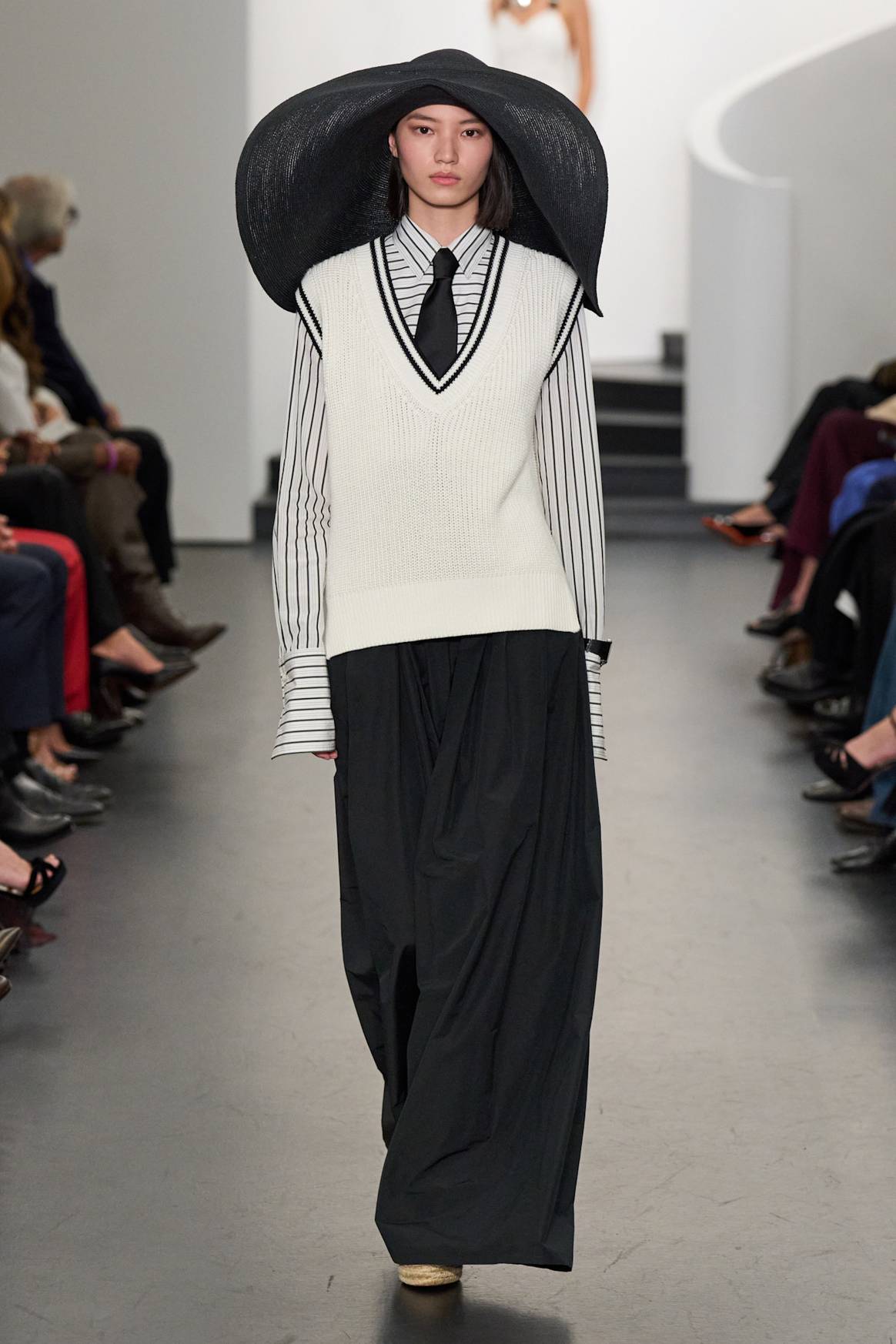 Credits: Ralph Lauren Look 8/©Launchmetrics/spotlight