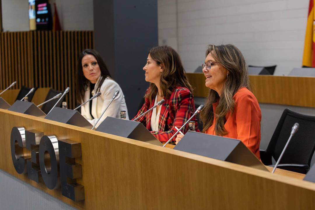 Ana López-Casero, presidenta de Arte, durante la jornada de liderazgo femenino organizada por Arte, Wir y la CEOE en marzo de 2025.