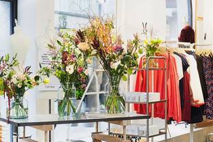 &Other Stories lanceert bloemen pop-up shop in de winkel