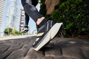 El medio maratón de la CDMX inspira una edición especial de tenis de Adidas