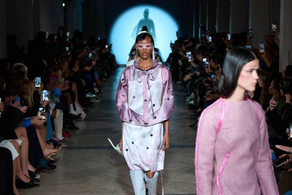 La stilista belga Julie Kegels selezionata come finalista dell'Lvmh prize 2026