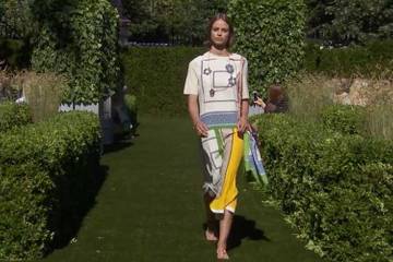 Tory Burch finds English joy to soothe troubled times at New York Fashion Week