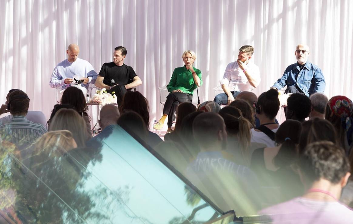 De gauche à droite : Alexandre Capelli, Kevin Germanier, Macha Makeïeff, Guillaume Robic, René Célestin. Crédit :  © Emile Kirsch.