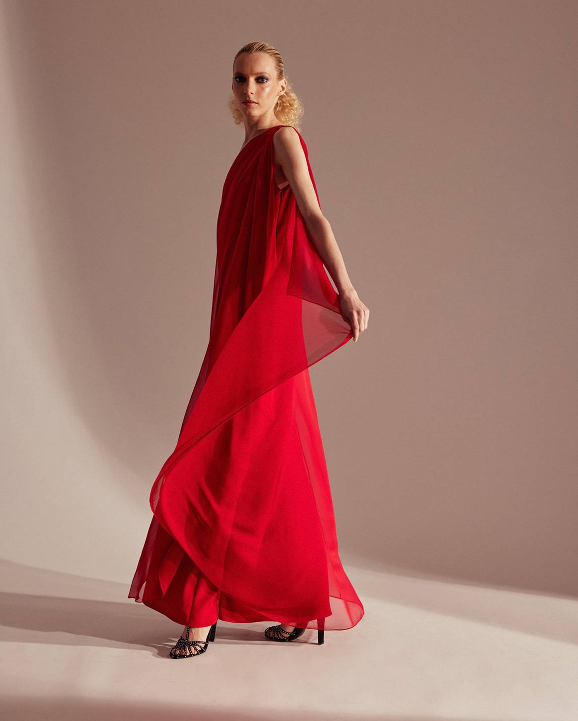 Photo Credits: “Marisa” one shoulder crepe gown. Halston x Netflix.