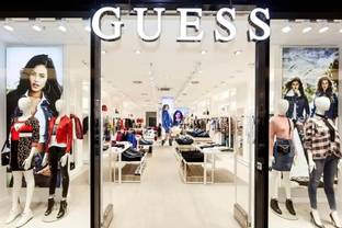 Guess steigert Jahresumsatz um 38 Prozent – CFO Katie Anderson geht