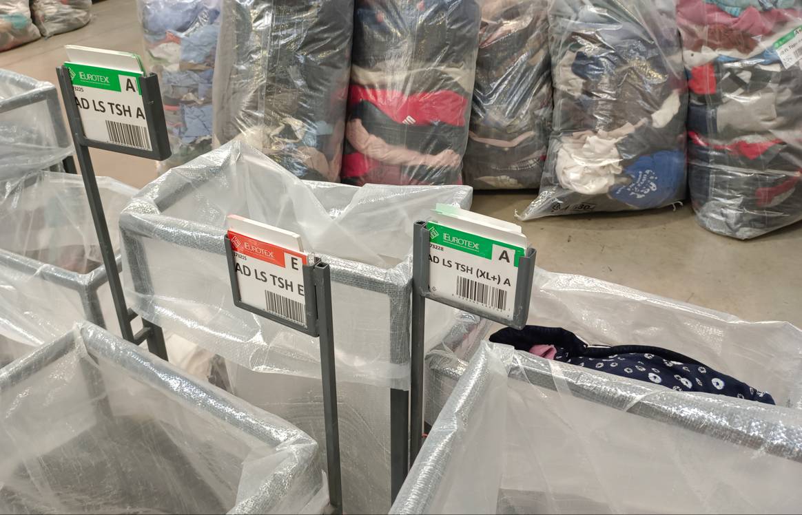 The clothes and textiles are sorted according to 450 in-house criteria.