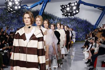 Sencilla, ligera y sensual, la mujer del verano Dior 2016