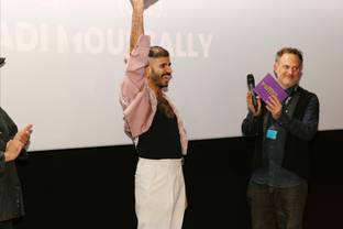 Hadi Moussally wint Fashion Film Award 2024: ‘Jonge Arabieren moeten weten dat queer Arabieren bestaan’