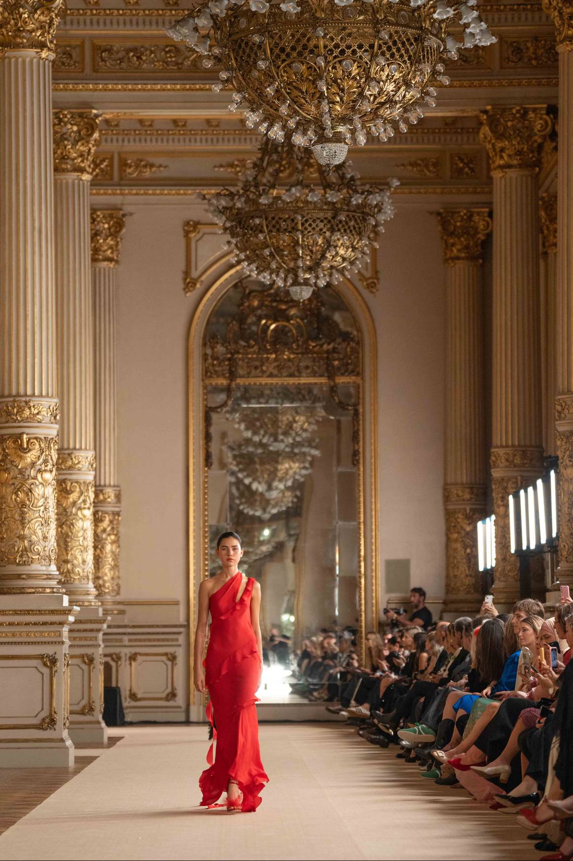 Desfile de Redondo Brand en la Semana de la Alta Costura de Buenos Aires.