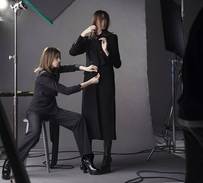 Kijken: Uniqlo x Carine Roitfeld