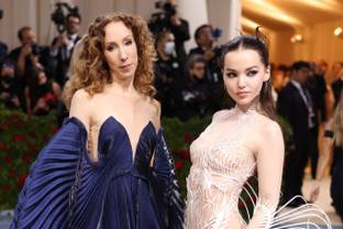 Kijken: creaties van Iris van Herpen op het Met Gala